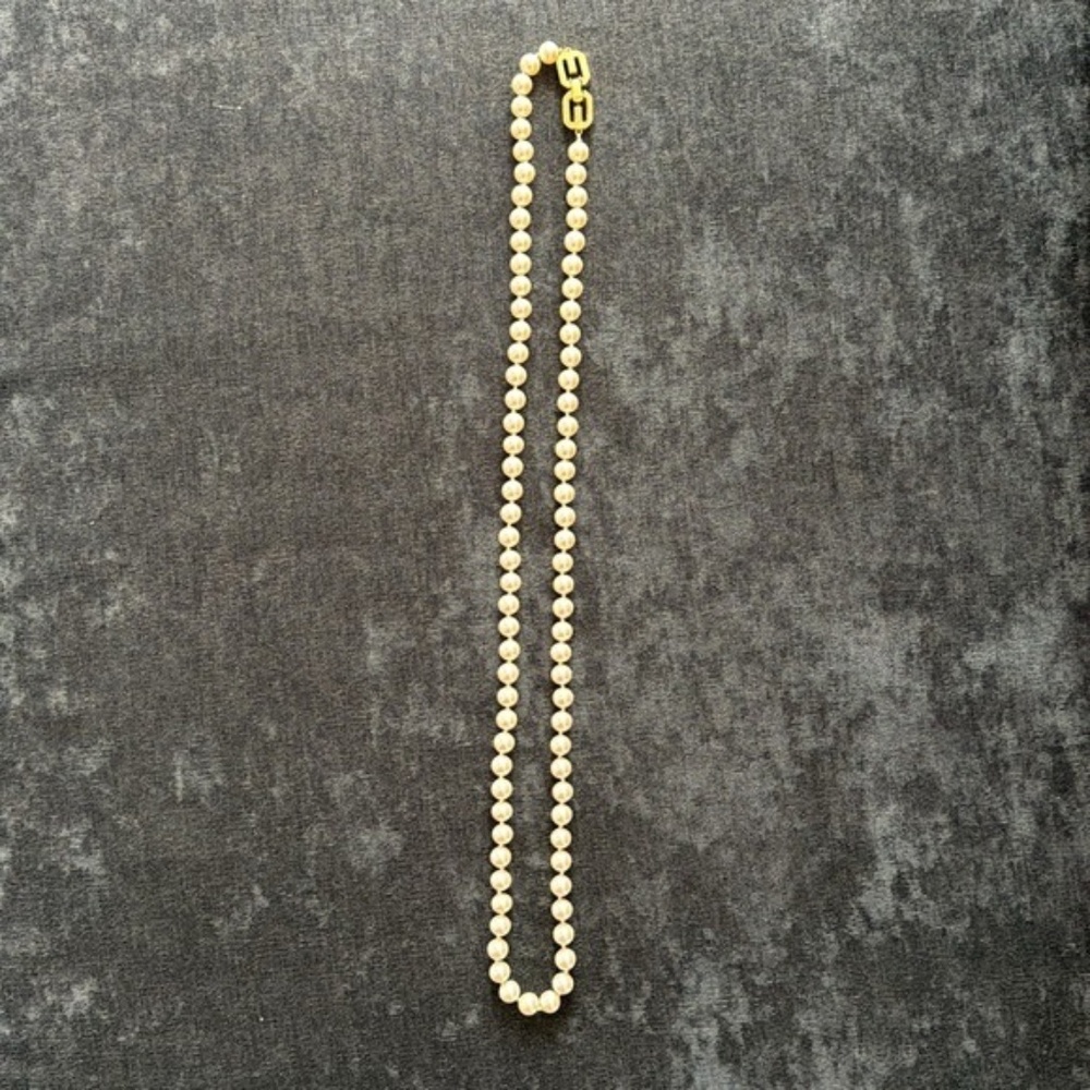 Givenchy New York 1977 Vintage Faux Pearl Necklace - Picture 6 of 10